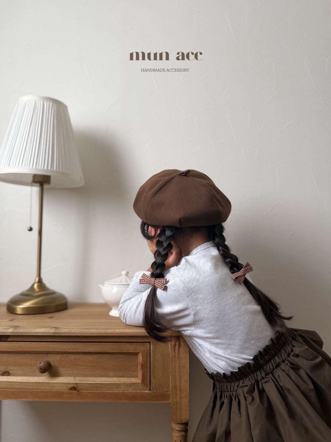 mun acc / tweed ribbon pin