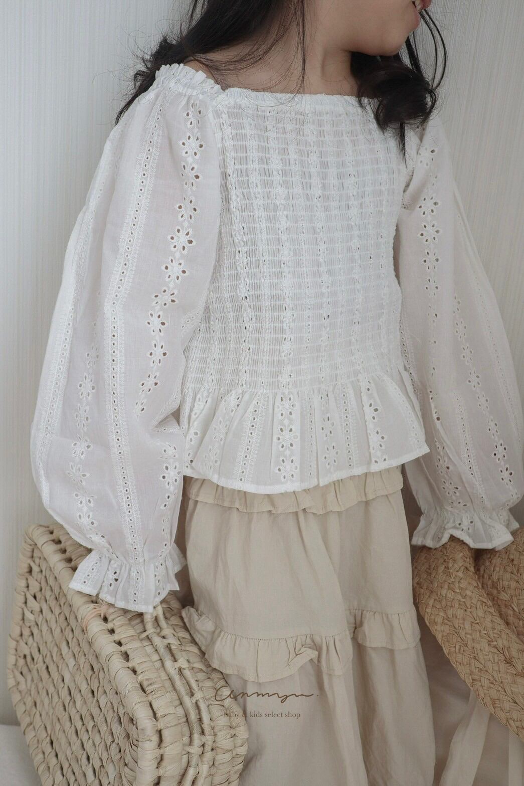 ● Lace ruffle blouse