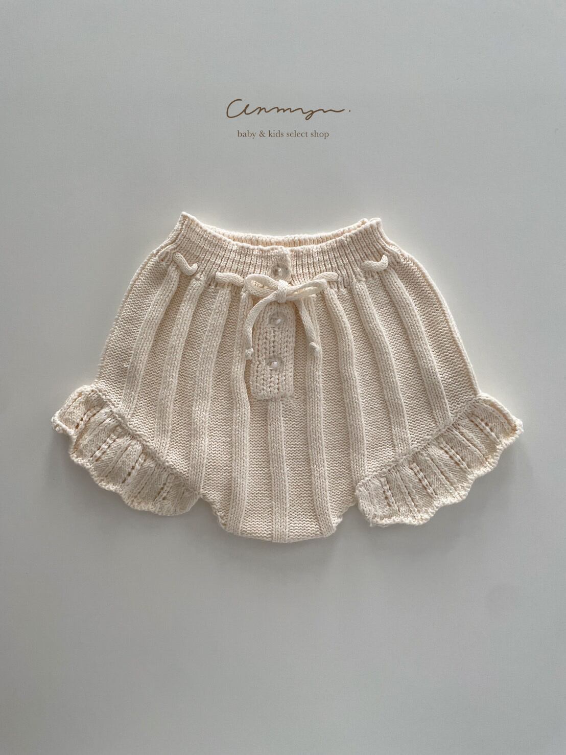 Knitting ribbon baby bloomer