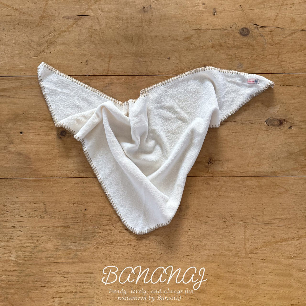 Triangle scarf-banana.j-36