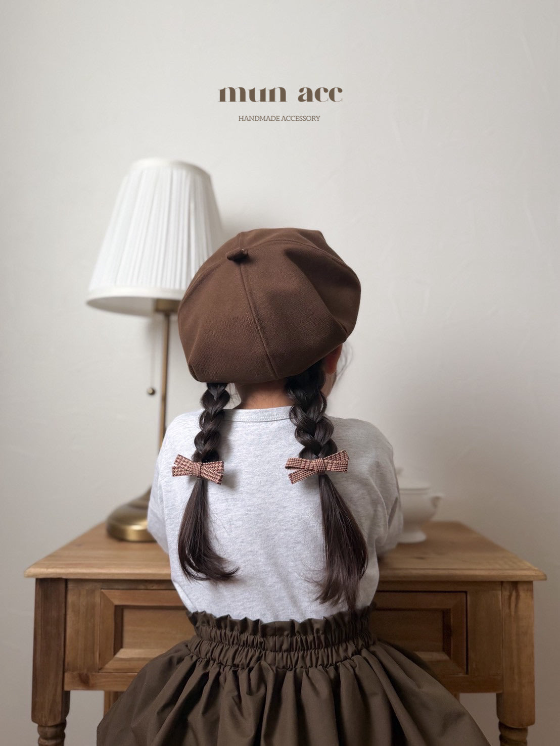 mun acc / tweed ribbon pin