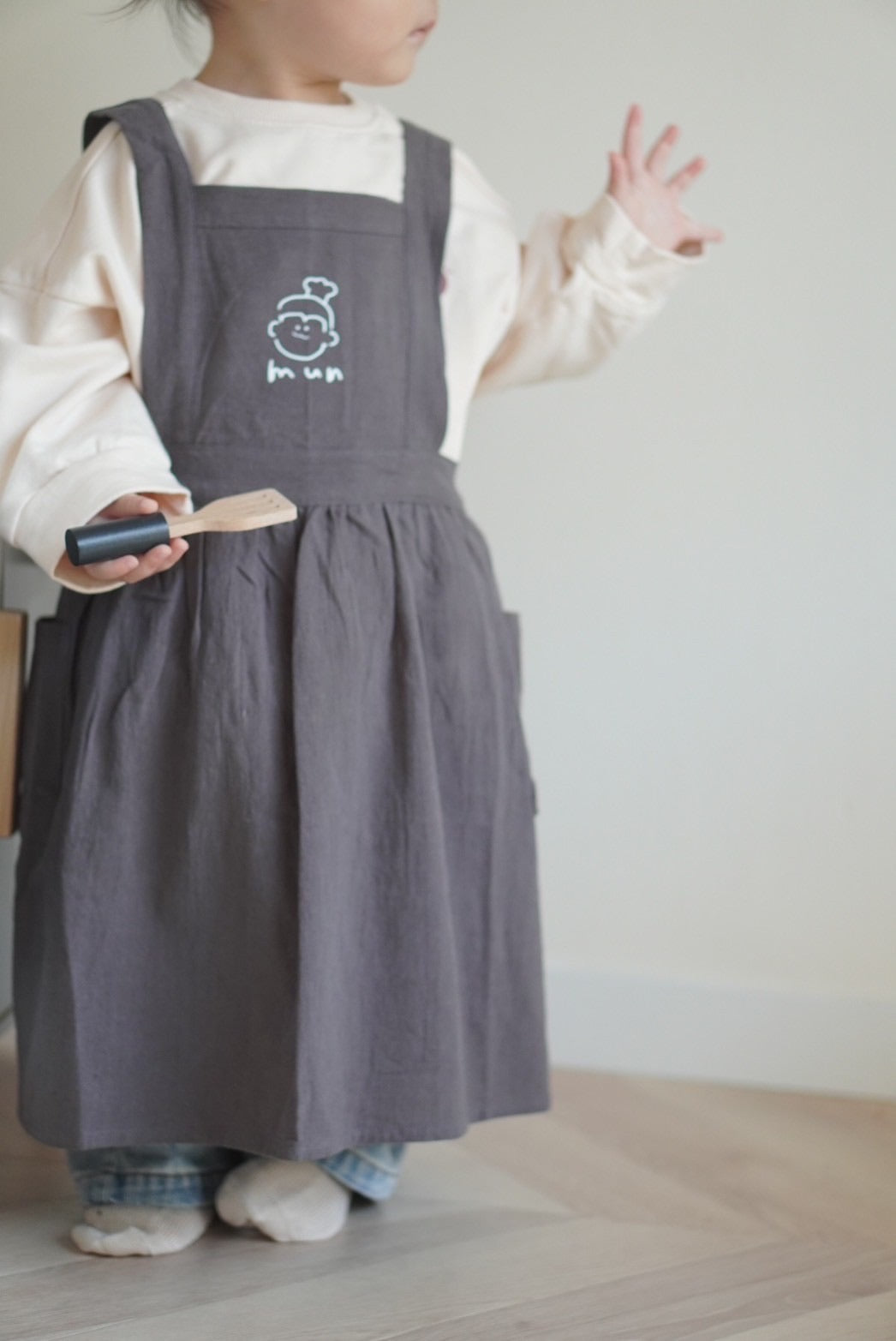 munky apron /mun kodomofuku